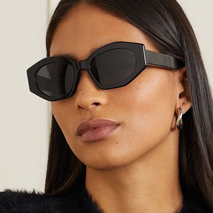 Dame geometrisk solbrille med trendy, gjennomsiktig ramme Skanto