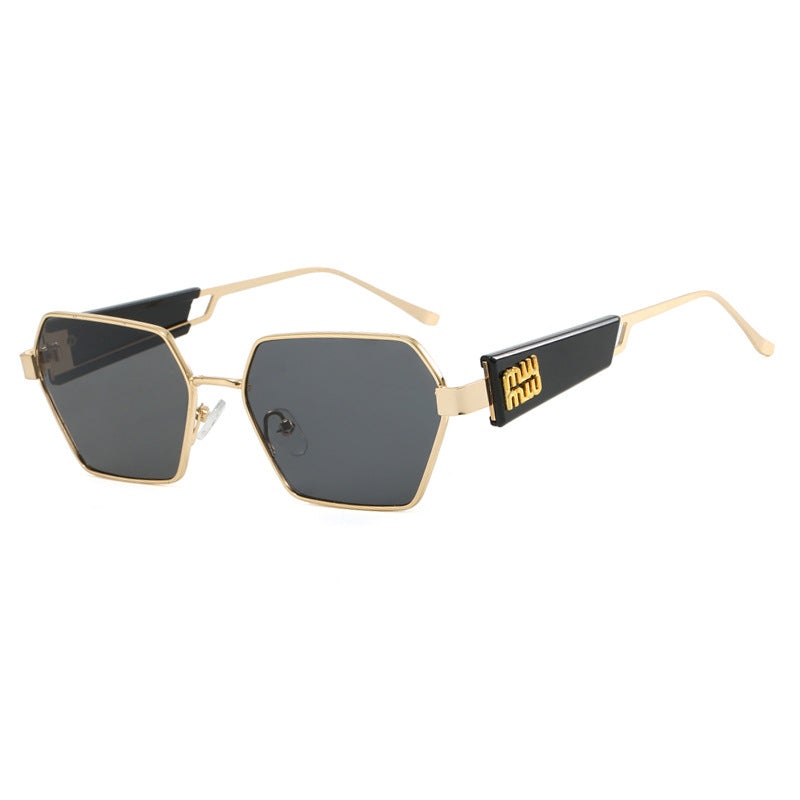 Dame heksagonal solbrille med elegant metallramme og beskyttende glass Skanto