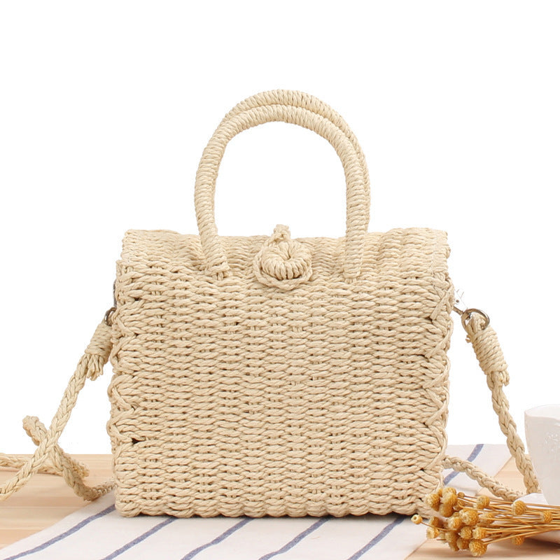 Woven natural material handbag with practical shoulder strap Skanto