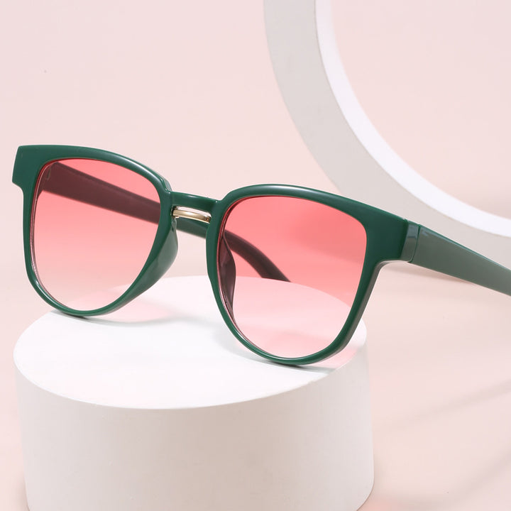 Dame solbrille i moteriktig cat-eye stil Skanto