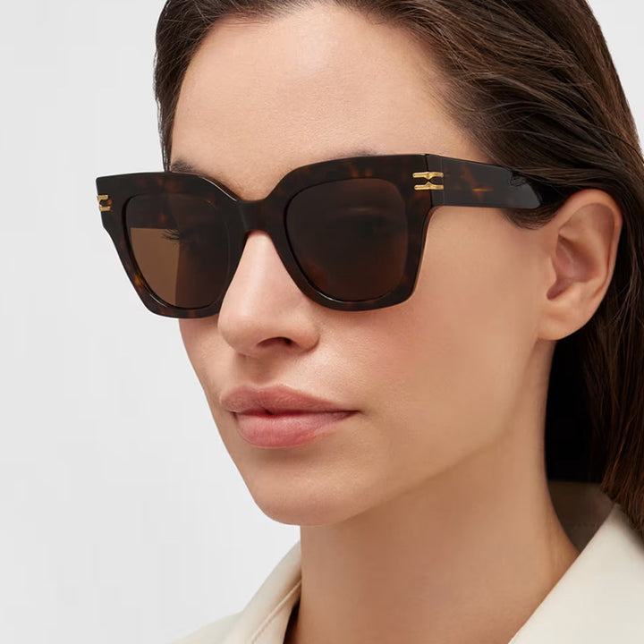 Dame moteriktig solbrille med elegante aksenter Skanto