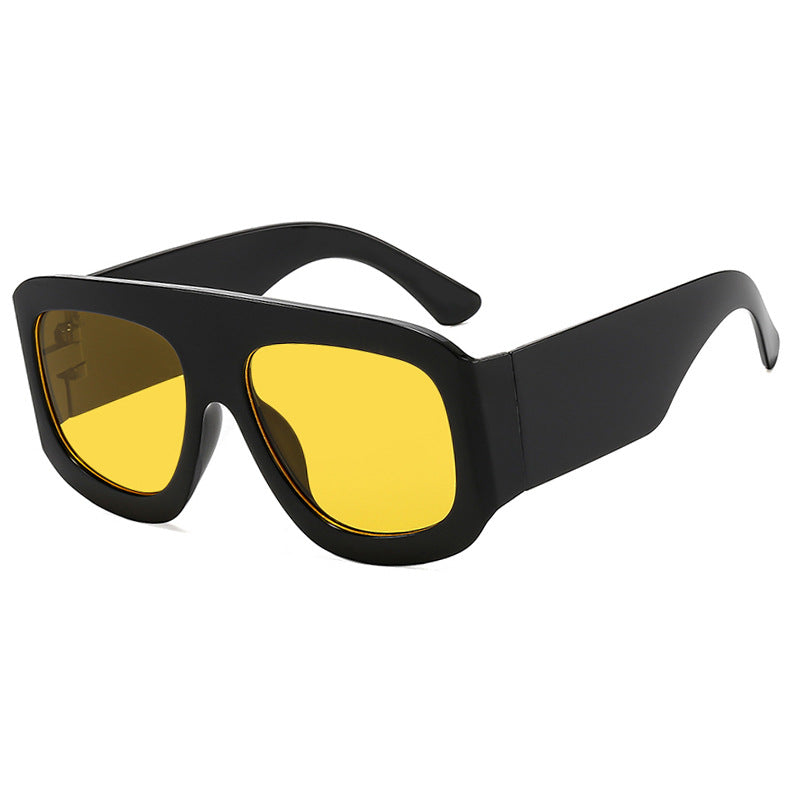 Women's fashionable oversized sunglasses with striking design Skanto