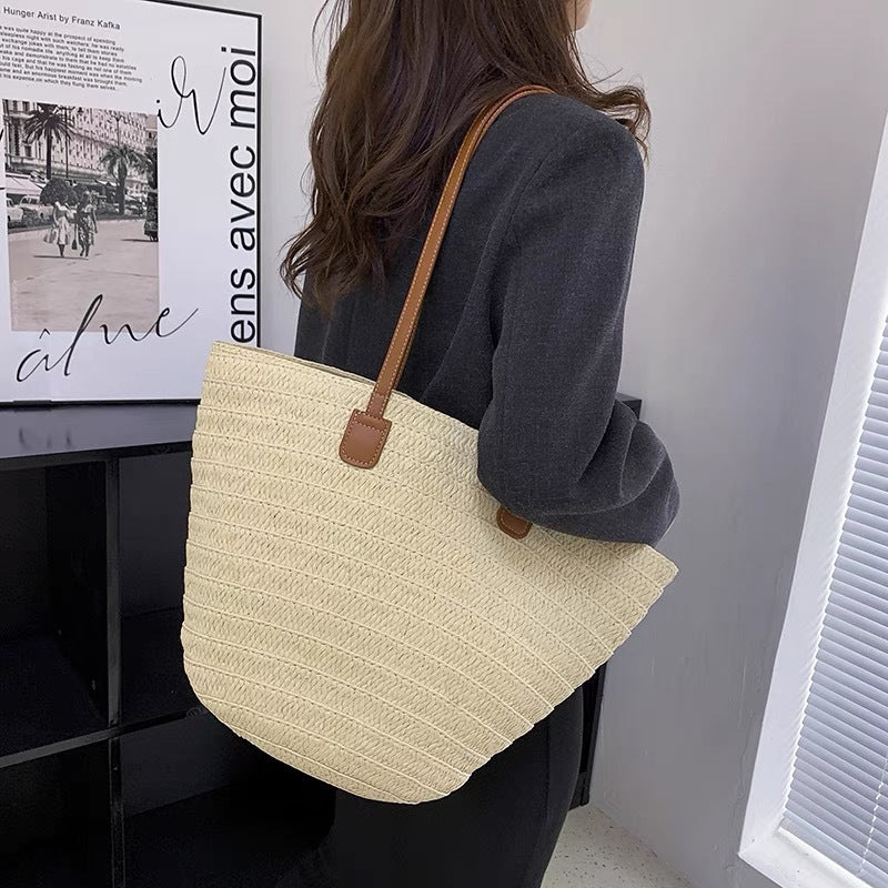 Designer-bag med elegante kunstlærhåndtak Skanto