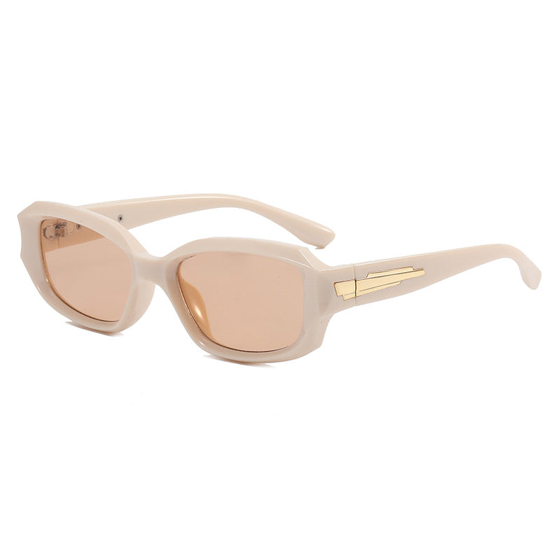 Dame moteriktig oversized solbrille med unik ramme Skanto