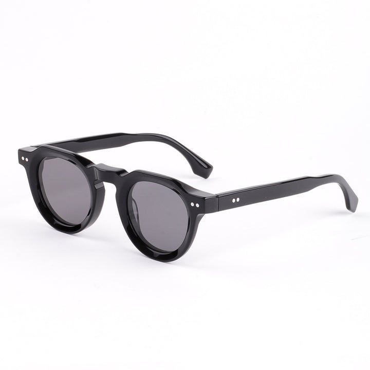 Dame moteriktig solbrille i unikt retrodesign med polariserte linser Skanto