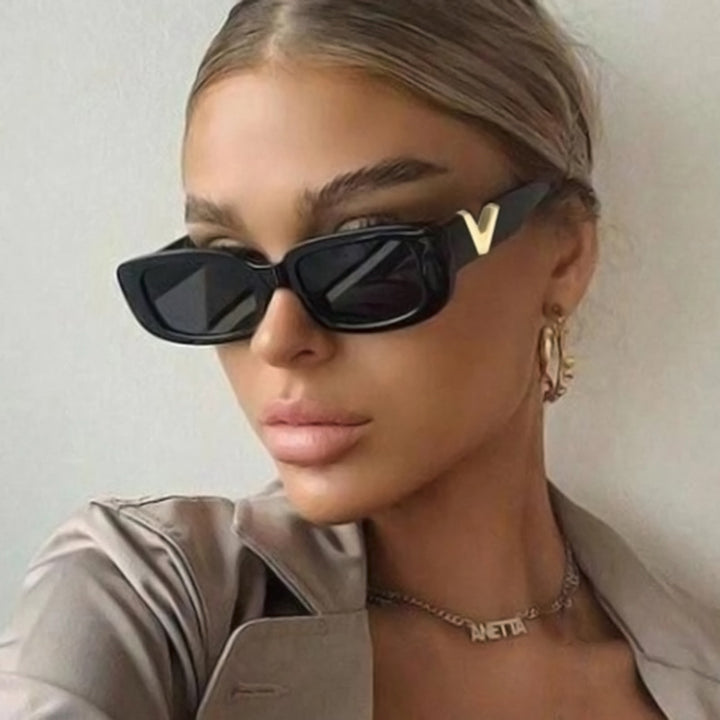 Dame moteriktig kvadratisk solbrille med gullbekledning Skanto