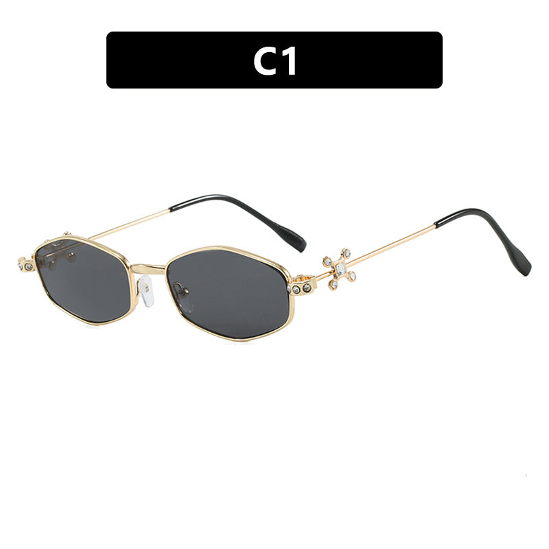 Women's sunglasses with elegant accents and UV protection Skanto