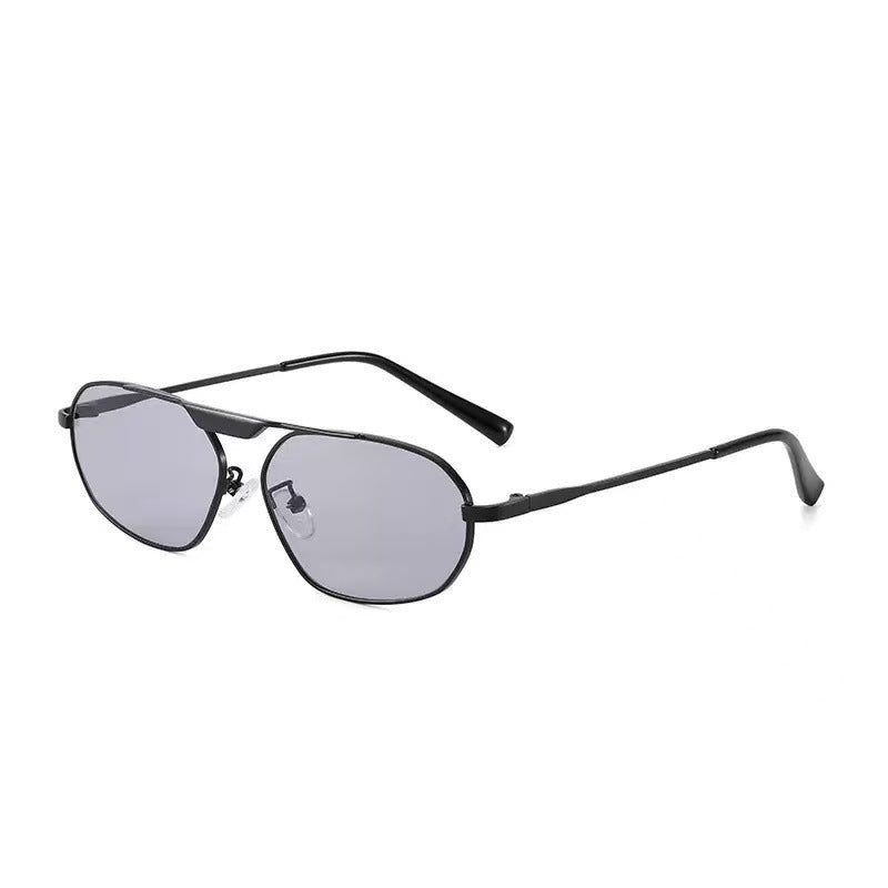 Dame moteriktig solbrille i elegant polygon-design Skanto