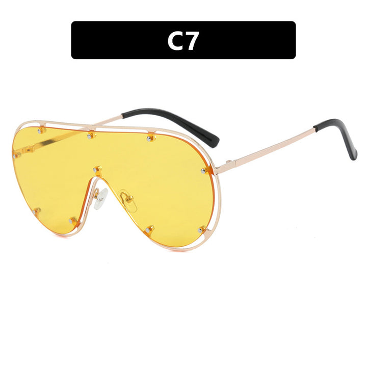 Women's Fashionable Oversized Sunglasses in Stylish Retro Design Skanto