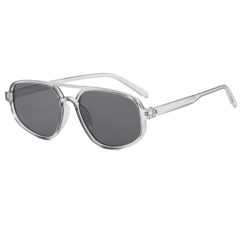 Dame moteriktig oversized solbrille med trendy ramme Skanto
