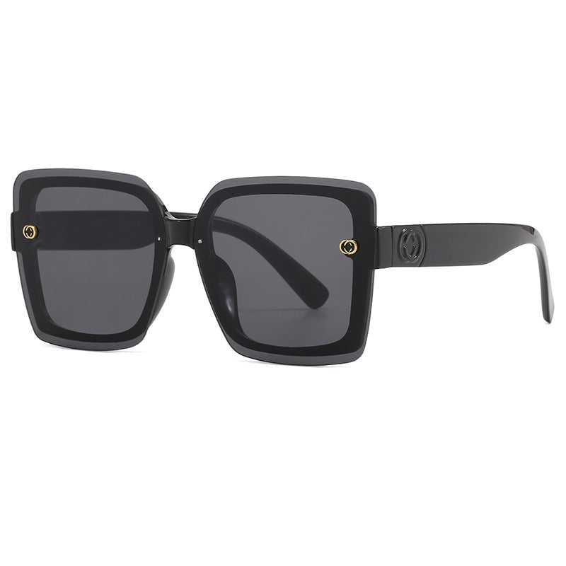 Dame oversized kvadratisk solbrille med elegant ramme Skanto