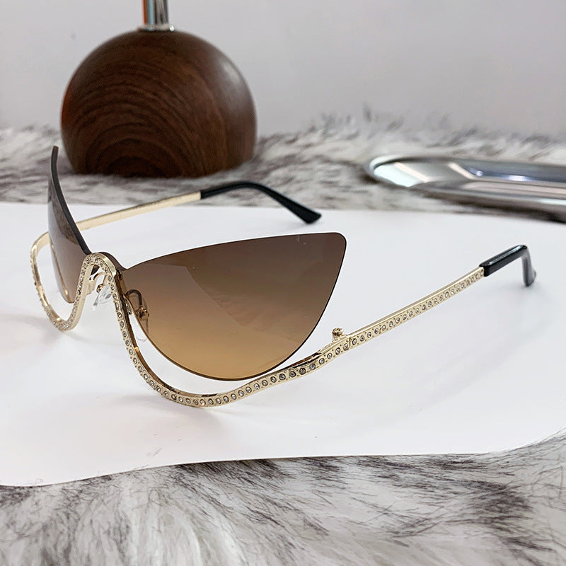 Women's extravagant shaped Cat-Eye sunglasses with sparkling applications Skanto