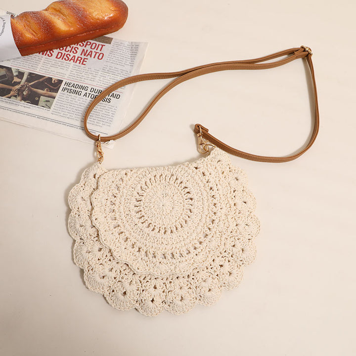 Crocheted shoulder bag with feminine details Skanto