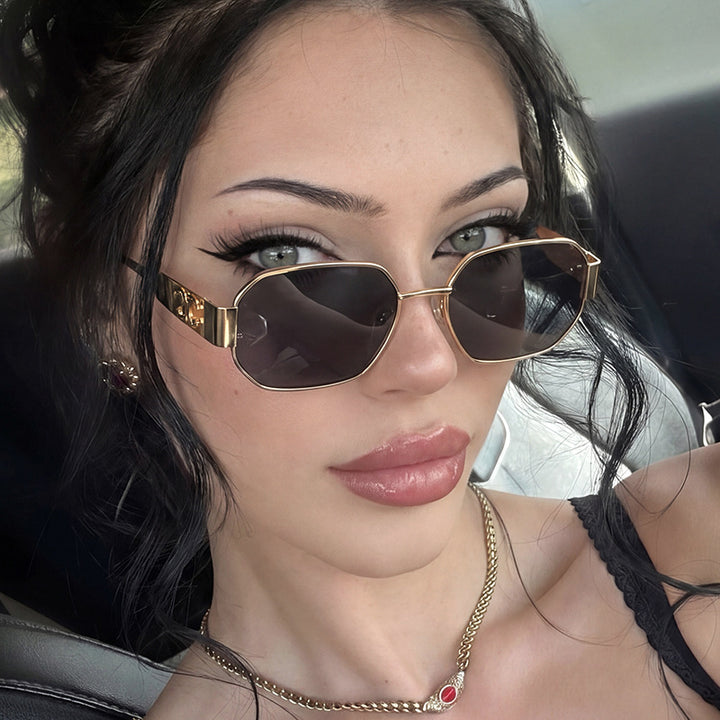 Women's geometric sunglasses in modern design with polarized lenses Skanto