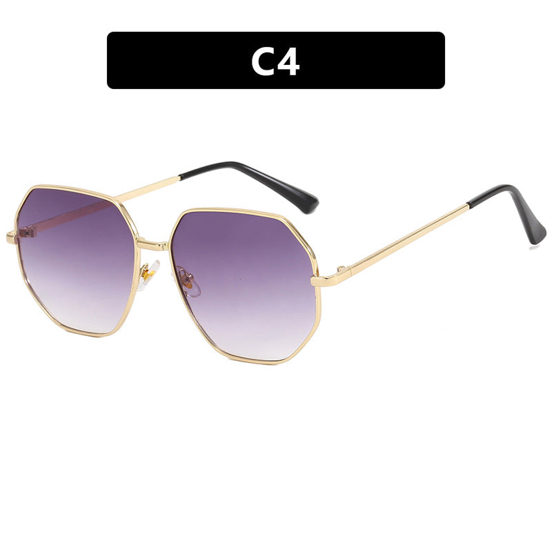 Women's fashionable geometric sunglasses with protective UV filter and stylish frame Skanto