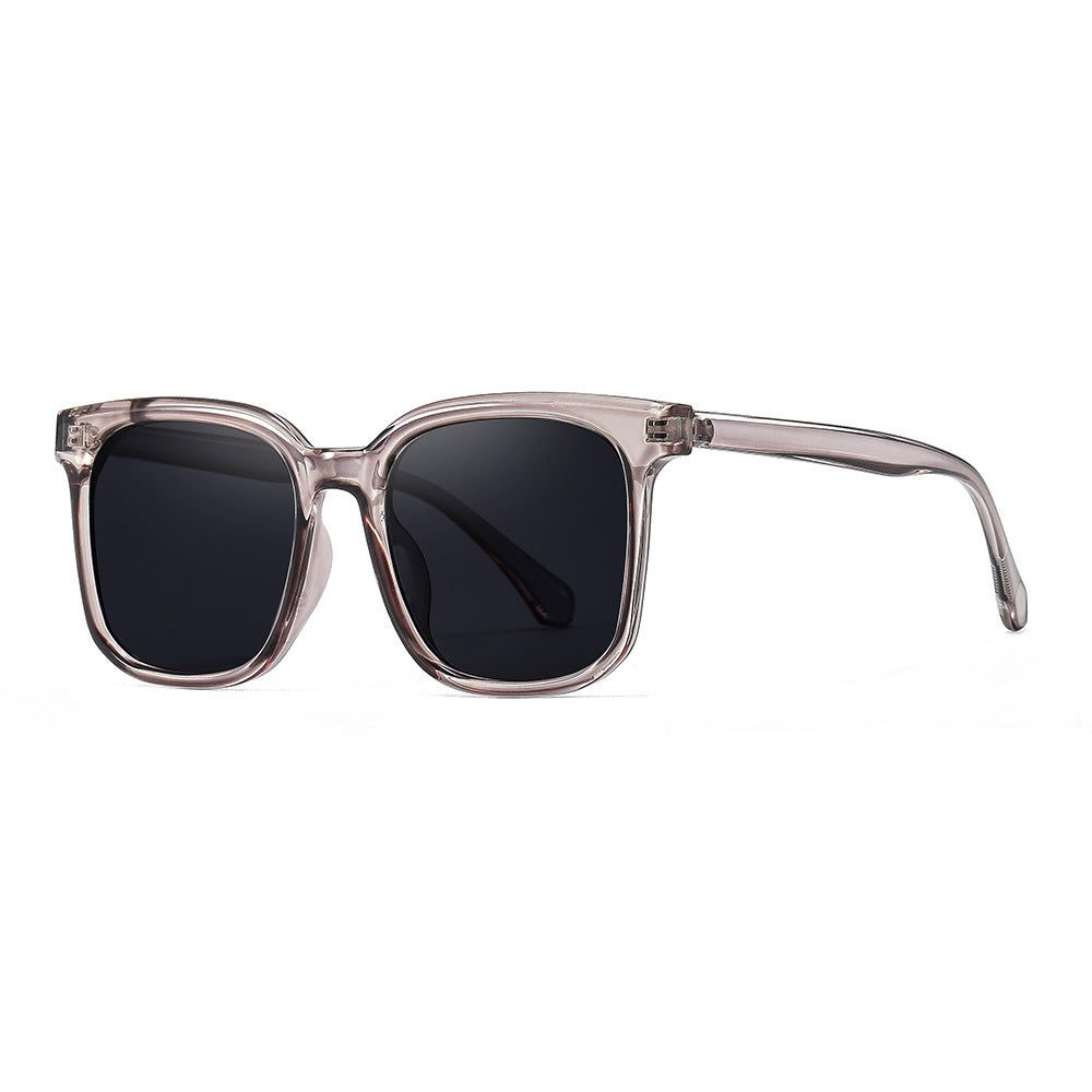 Dame solbrille med moderne, firkantet ramme og UV-beskyttelse Skanto