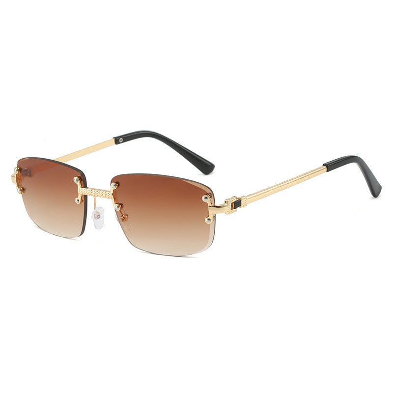 Dame moteriktig solbrille i innovativ design Skanto