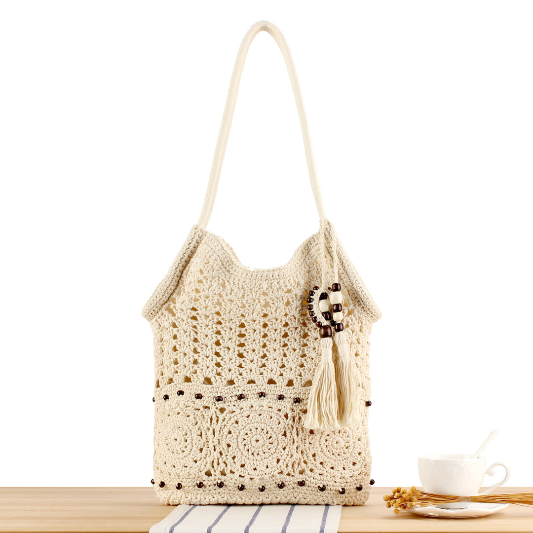 Hand-knotted macrame bag with playful pendant Skanto