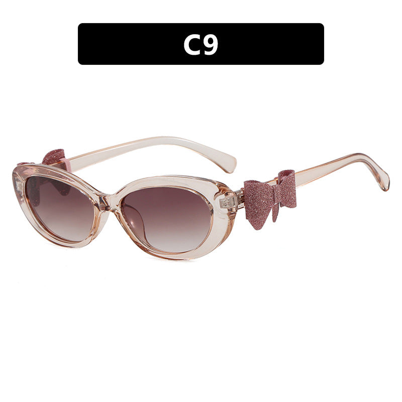 Dame moteriktig solbrille med lekent sløyfedesign Skanto