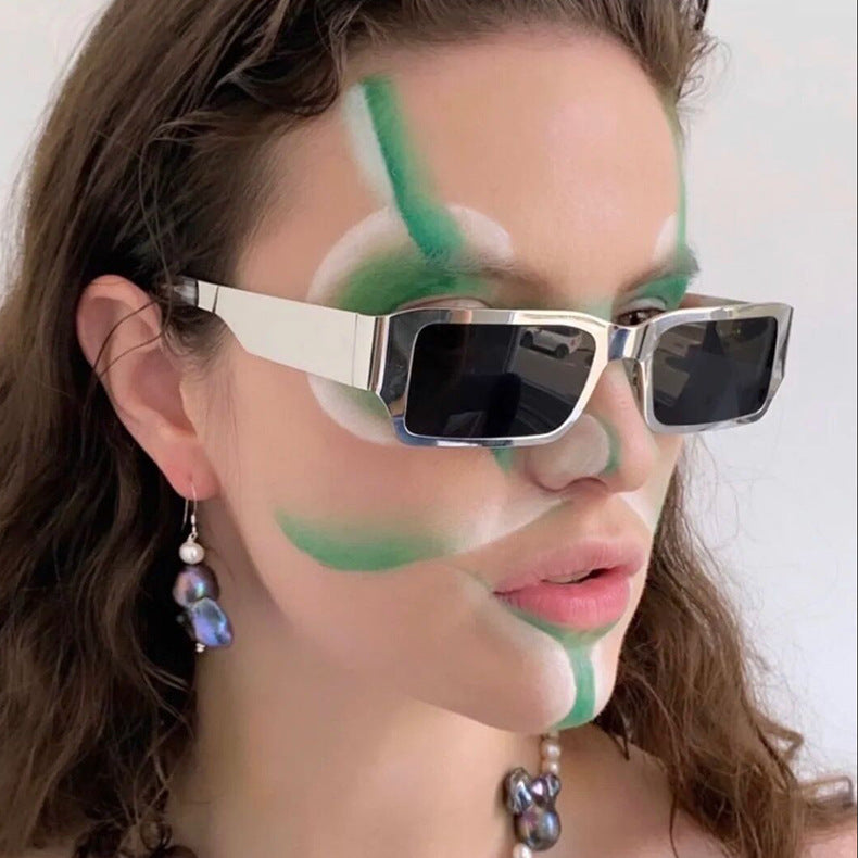 Women's geometric sunglasses with protective UV filter and robust metal frame Skanto