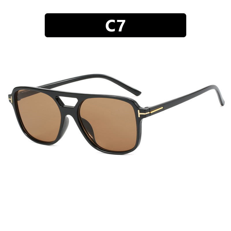 Dame moteriktig solbrille i stilfull ramme Skanto