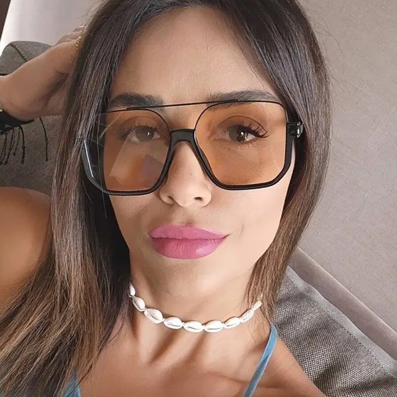 Women's square sunglasses with transparent frame and green tinted lenses Skanto