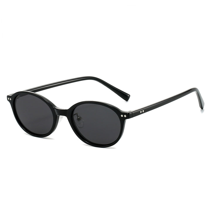 Dame Premium solbrille i elegant oval design Skanto