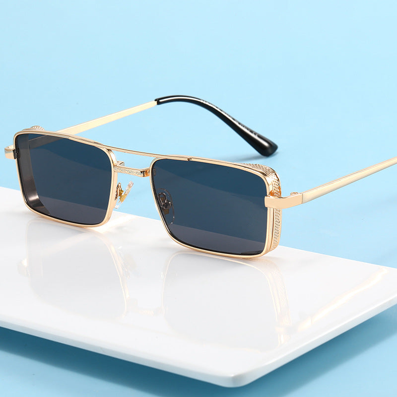 Dame moteriktig rektangulær solbrille med luksuriøs ramme Skanto