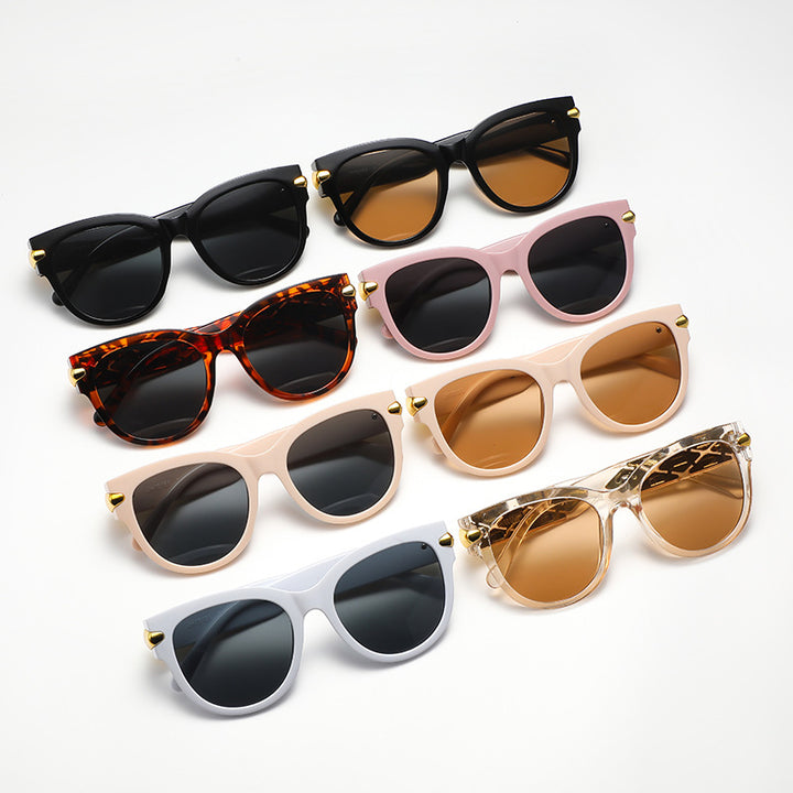 Dame designer solbrille med innovativ, detaljert ramme Skanto