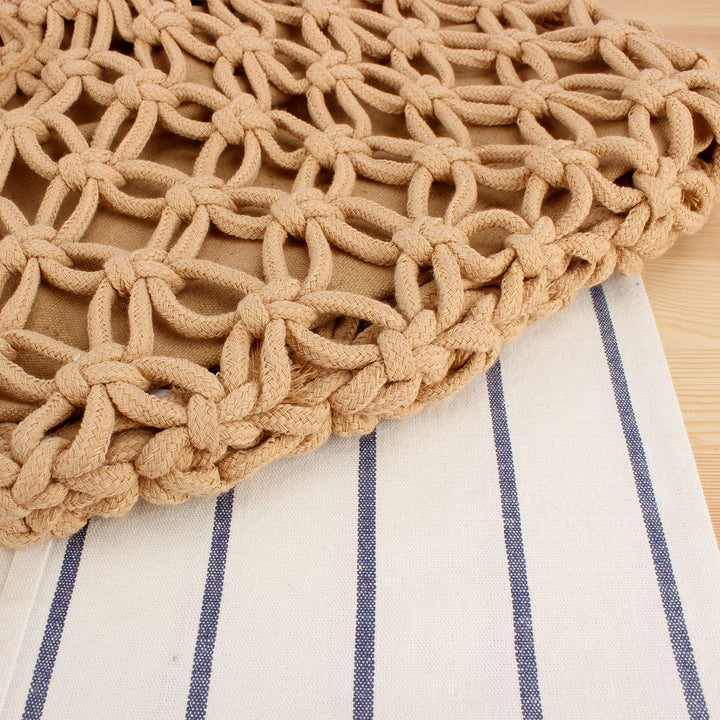 Handbag with artistic macrame design Skanto