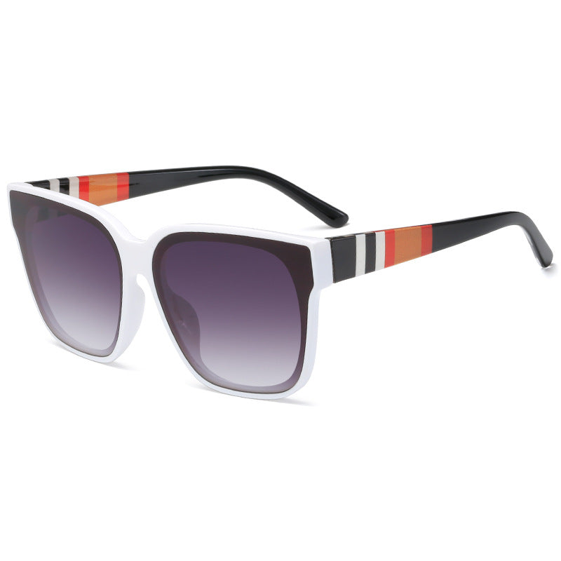 Dame moteriktig solbrille med markant oversized ramme og UV-beskyttelse Skanto