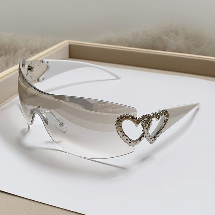 Dame designer-solbrille med luksuriøs hjerte-akseent Skanto