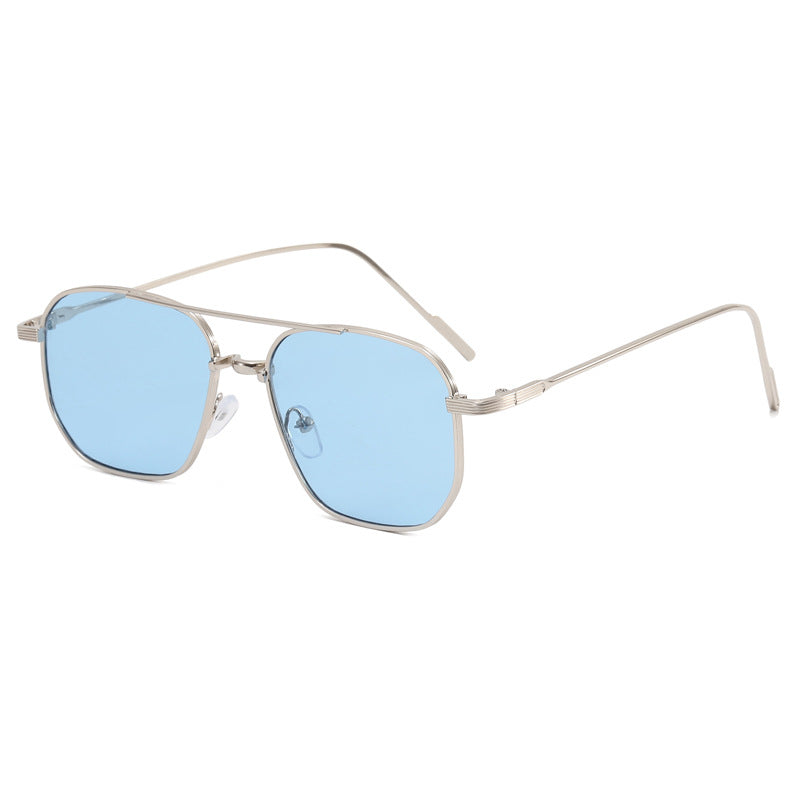 Dame moteriktig geometrisk brille med elegant metallramme Skanto