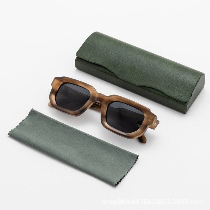 Dame solbrille i moderne geometrisk design fra Skanto