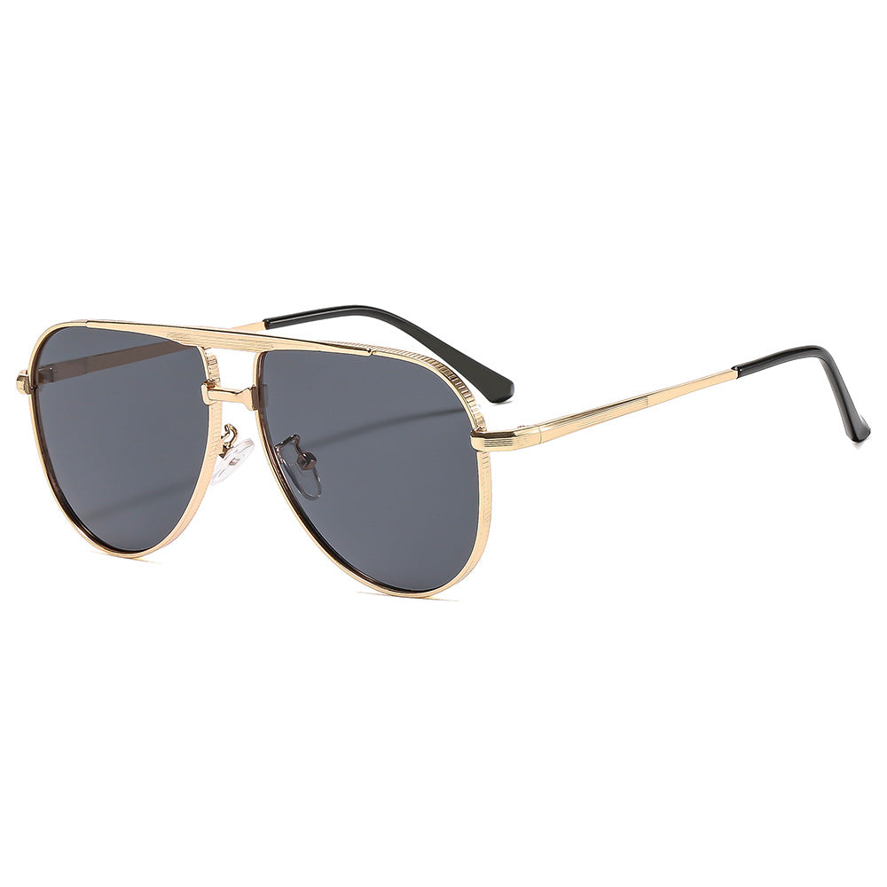 Dame solbrille i elegant pilotdesign Skanto