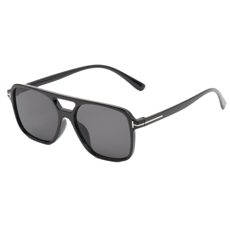 Dame moteriktig solbrille i trendy skilpadde-design Skanto