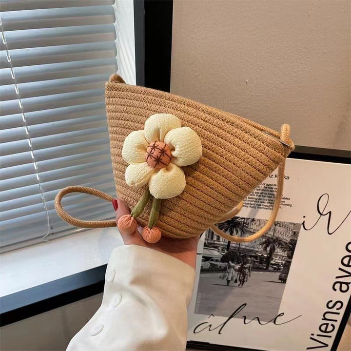 Håndlaget skulderveske med blomsterapplikasjon Skanto