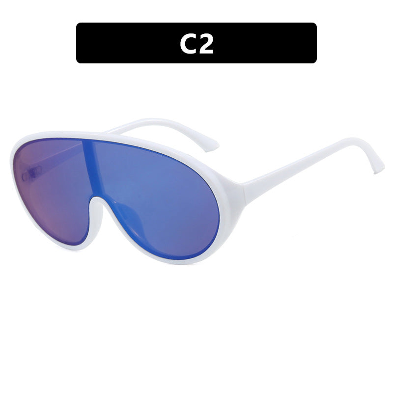Women's futuristic sunglasses with large lenses and ergonomic frame Skanto