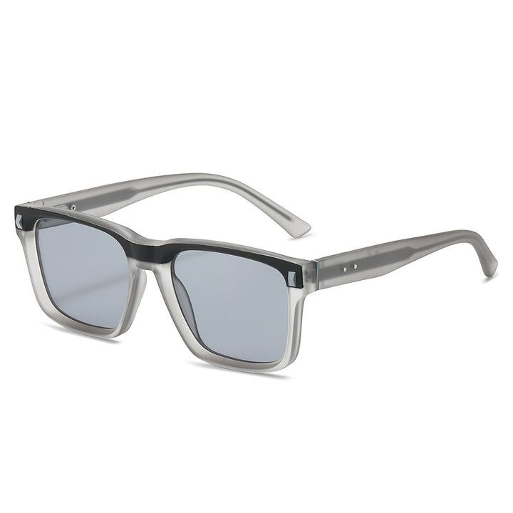 Dame Fashion-solbrille med UV400-beskyttelse og moderne, kantete design Skanto