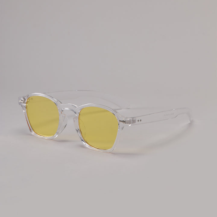 Dame moteriktig solbrille med innovativt design og matt plastikkramme Skanto