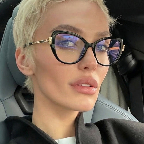 Women's oversized sunglasses with protective UV filter and elegant accents Skanto