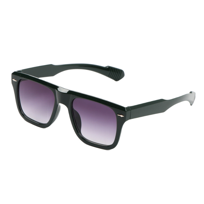 Dame stilig solbrille i moderne oversized-design Skanto