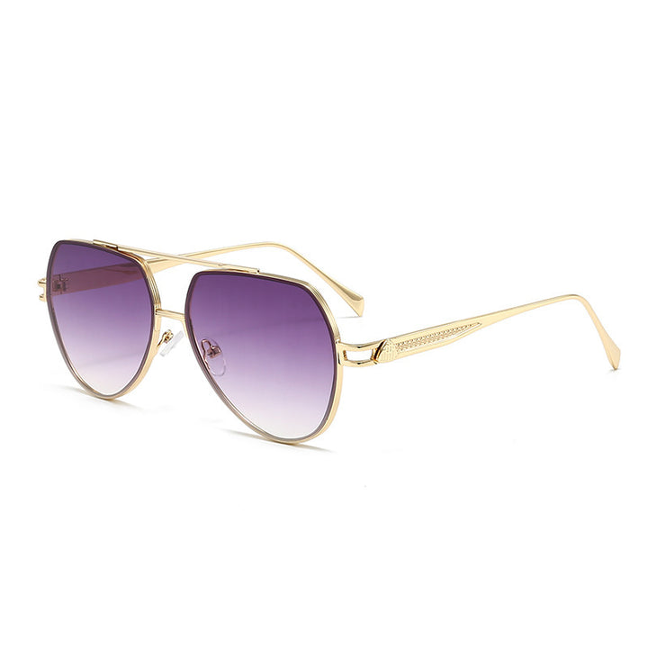 Dame Designer-solbrille i stilfull, bølget metallramme Skanto