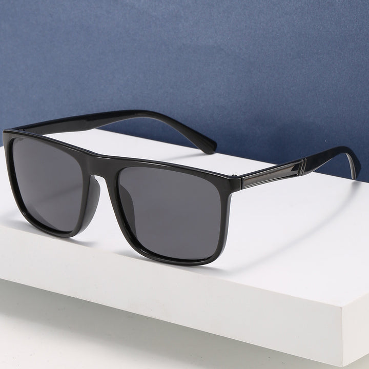 Dame moderne solbriller i minimalistisk design Skanto