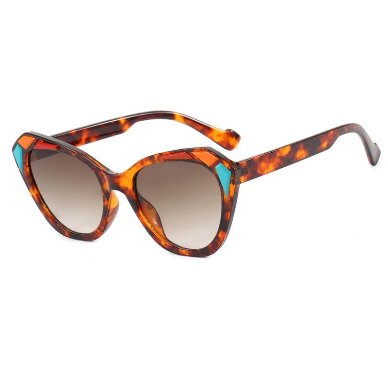 Women's cat-eye sunglasses with fashionable details Skanto