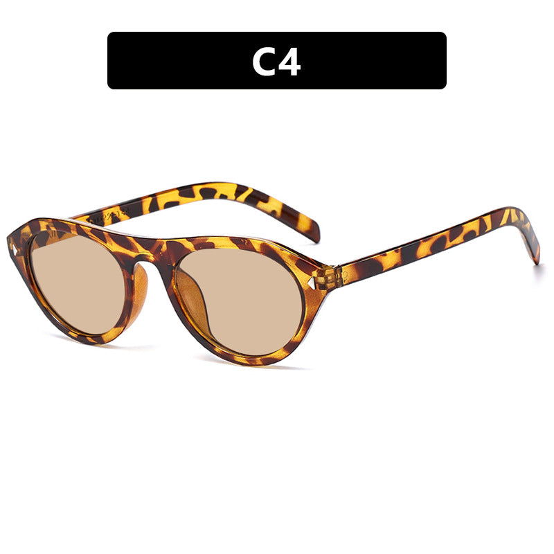 Women's fashionable sunglasses with curved frame and protective UV filter Skanto