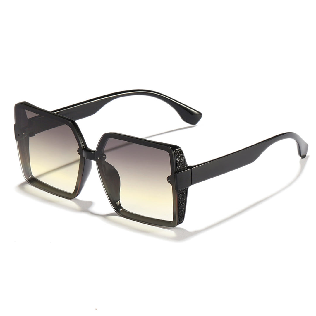 Dame moteriktig solbrille i ekstravagant firkantet design Skanto