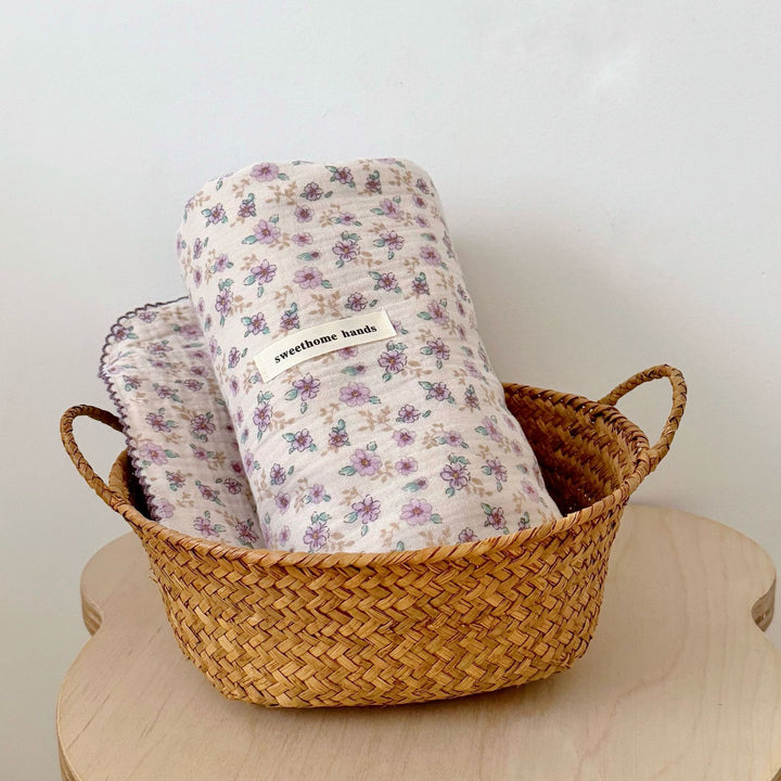 Unisex Musselinteppe med delikat blomsterdesign og elegante volanger Skanto