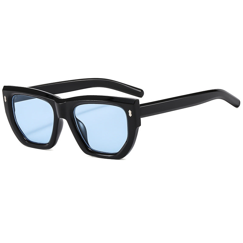 Dame Designer-solbrille med moderne geometrisk ramme og UV-beskyttelse Skanto