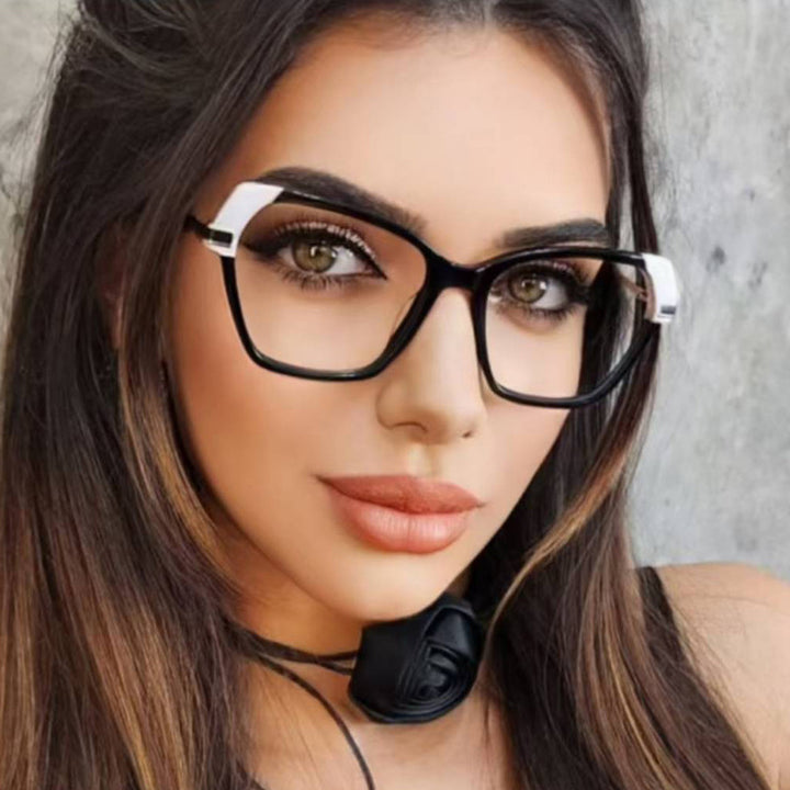 Women's square sunglasses with elegant metal frame and protective UV filter Skanto
